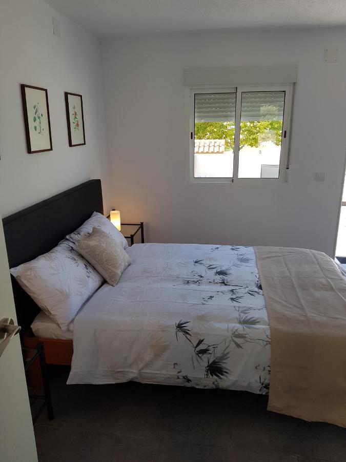Lovely Bungalow For Four Close To Beach And City In Torrevieja Zewnętrze zdjęcie