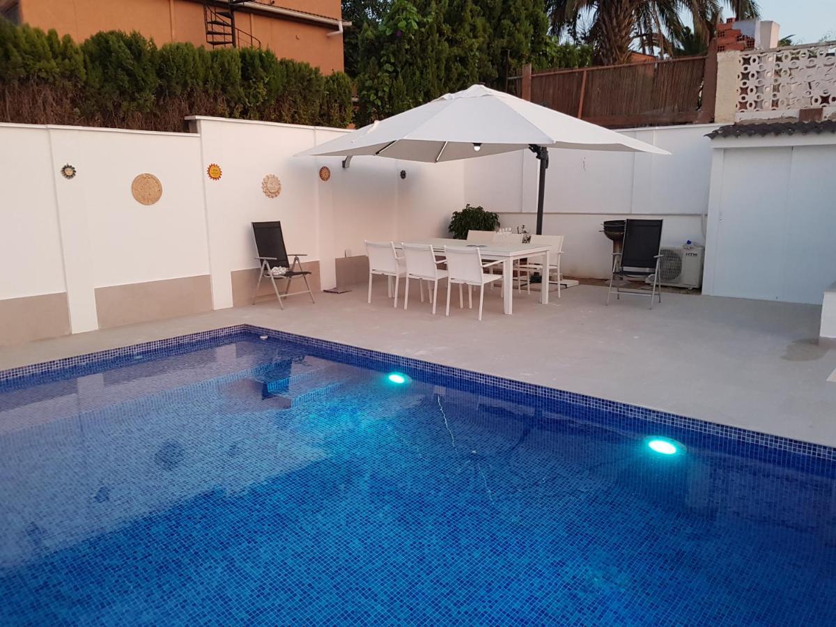 Lovely Bungalow For Four Close To Beach And City In Torrevieja Zewnętrze zdjęcie