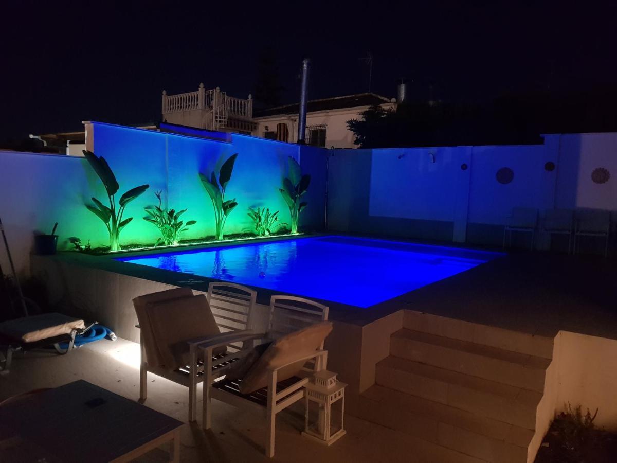 Lovely Bungalow For Four Close To Beach And City In Torrevieja Zewnętrze zdjęcie